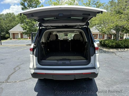 Used 2022 Lincoln Navigator Reserve AWD/4WD image 10
