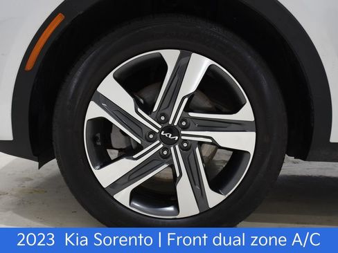 Certified 2023 Kia Sorento EX image 7