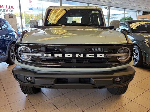 New 2023 Ford Bronco Outer Banks AWD/4WD image 2