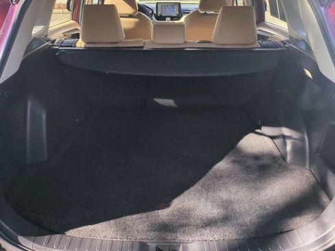 Used 2022 Toyota RAV4 LE image 12