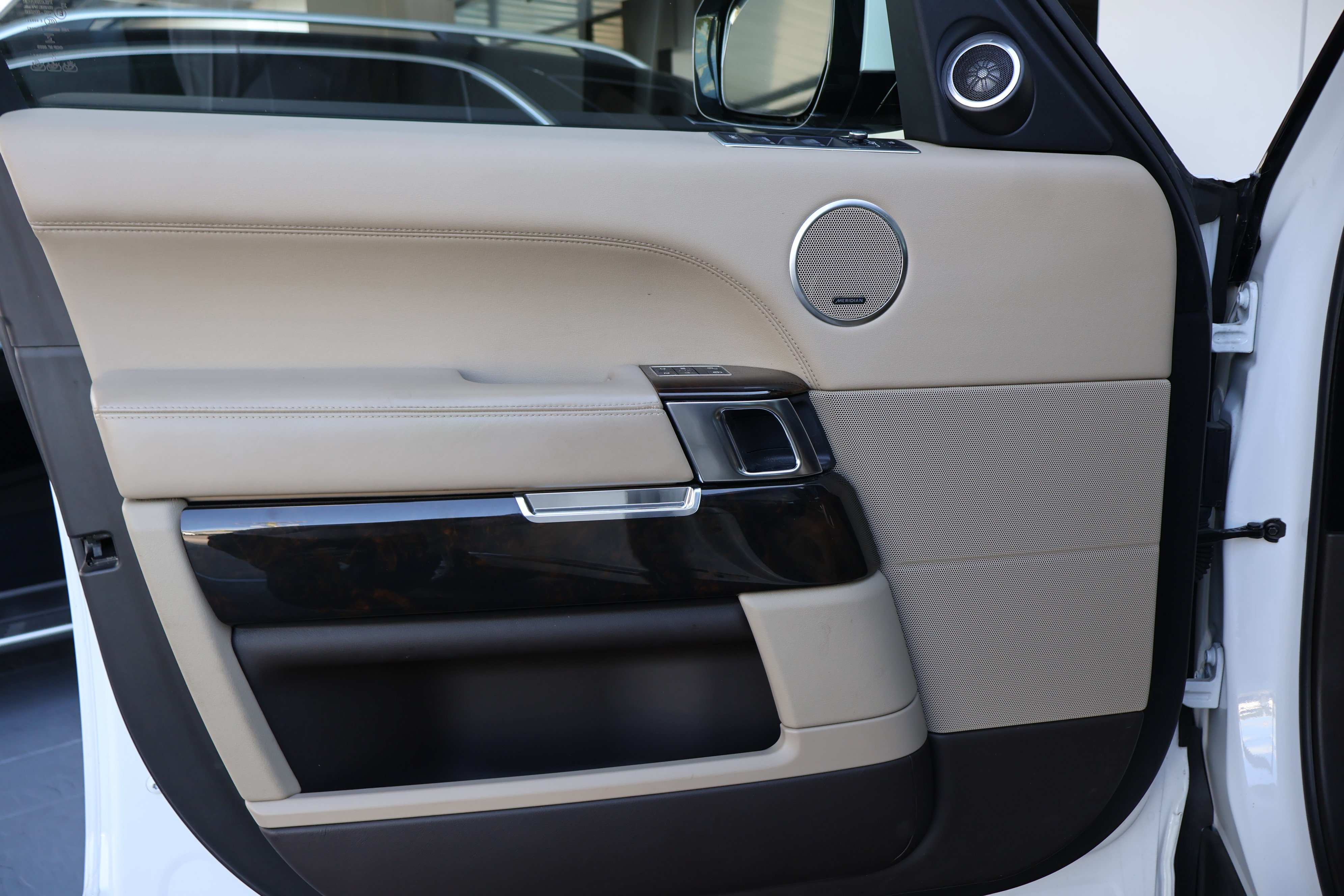 Used 2013 Land Rover Range Rover HSE AWD/4WD image 13