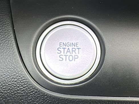 Used 2025 Hyundai Elantra Limited FWD image 24