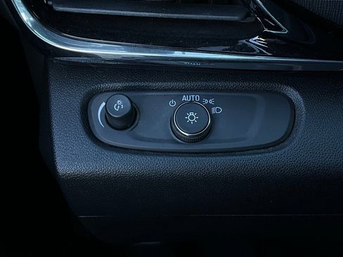 Used 2025 Buick Envista Sport Touring image 20