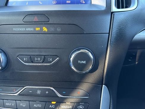 Certified 2020 Ford Edge SEL w/ Convenience Package image 20