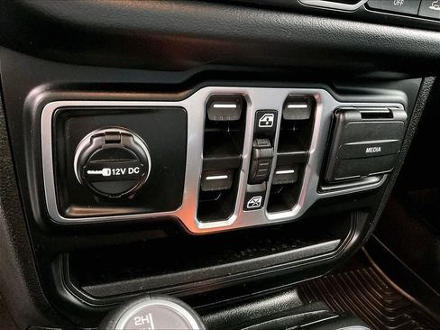 Used 2025 Jeep Wrangler Unlimited Sahara AWD/4WD image 27