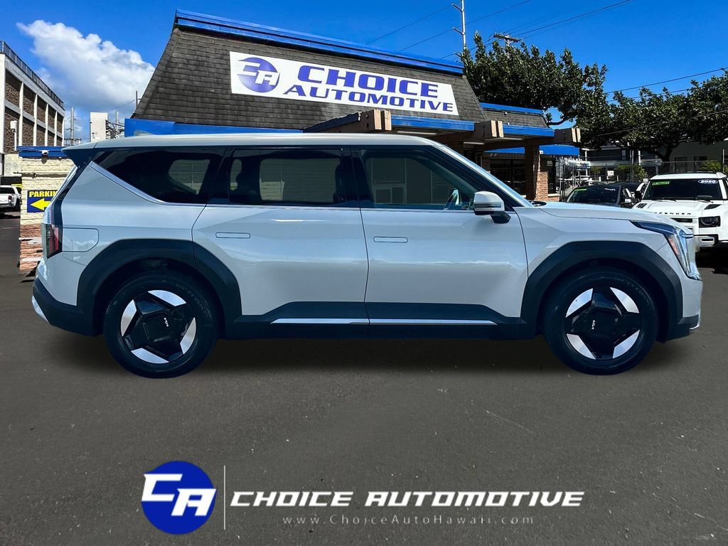 Used 2024 Kia EV9 Light Long Range RWD image 9