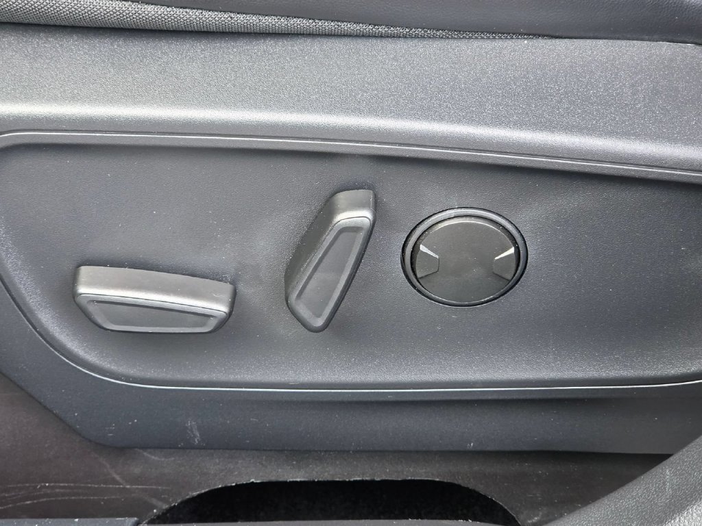 Used 2025 Ford Escape ST-Line AWD/4WD image 16