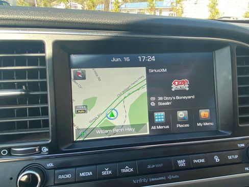 Used 2017 Hyundai Elantra Limited w/ Limited Tech Package 04 FWD image 20