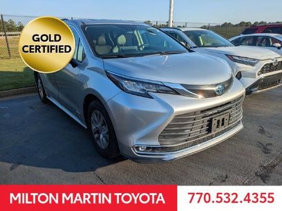 Used 2021 Toyota Sienna XLE