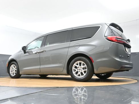 Used 2023 Chrysler Pacifica Touring-L FWD image 48