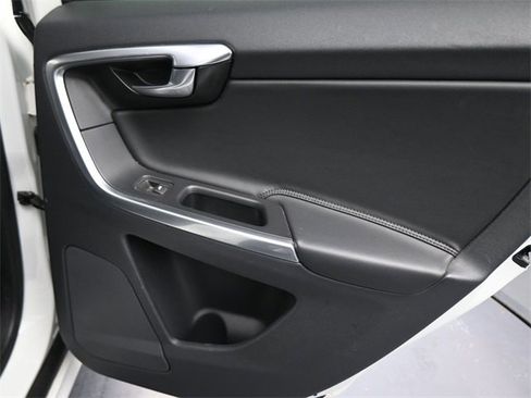 Used 2016 Volvo XC60 T5 Premier image 36
