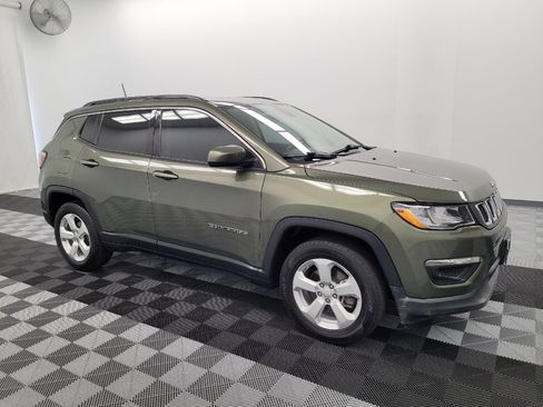 Used 2018 Jeep Compass Latitude w/ Popular Equipment Group FWD image 11