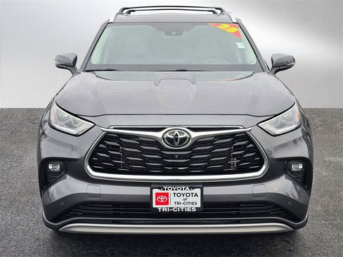 Used 2023 Toyota Highlander Platinum image 8