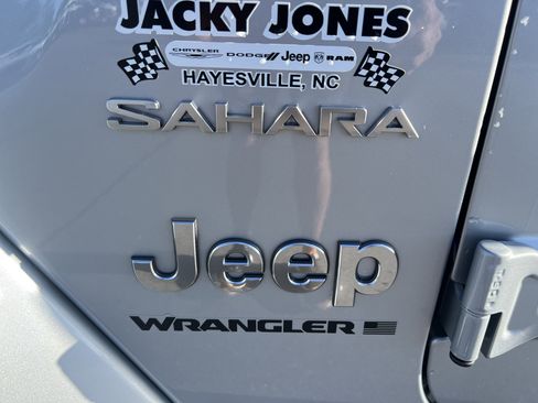 Used 2024 Jeep Wrangler Unlimited Sahara AWD/4WD image 7