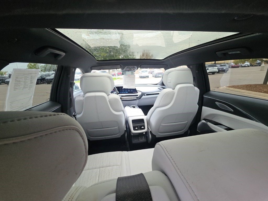 Used 2024 Cadillac Lyriq Luxury AWD/4WD image 15