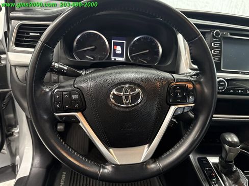 Used 2018 Toyota Highlander XLE image 4