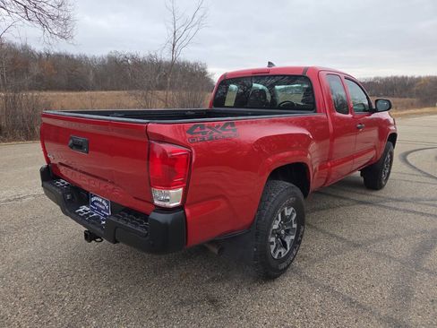 Used 2017 Toyota Tacoma SR image 6