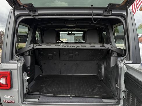 Used 2018 Jeep Wrangler Unlimited Rubicon AWD/4WD image 15