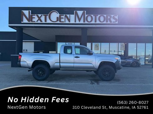 Used 2018 Toyota Tacoma SR image 1