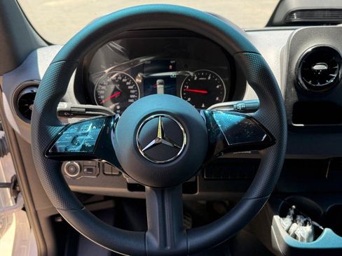 Used 2025 Mercedes-Benz Sprinter 2500 image 11