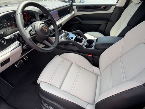 New 2026 Porsche Cayenne GTS AWD/4WD image 4
