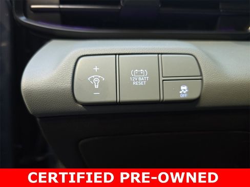 Used 2025 Hyundai Elantra Limited image 25