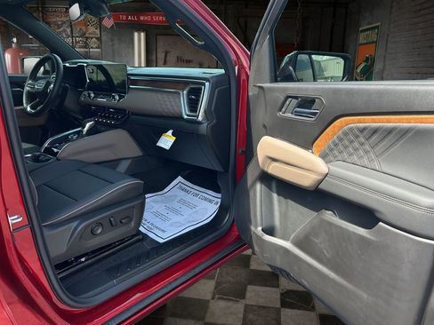 Used 2026 GMC Canyon Denali AWD/4WD image 17