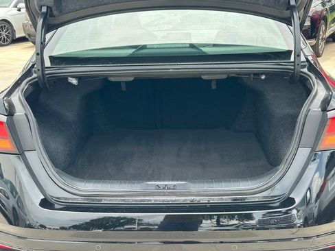 Used 2025 Nissan Altima 2.5 SV FWD image 13