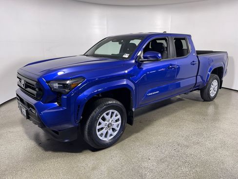 Certified 2025 Toyota Tacoma SR5 AWD/4WD image 7