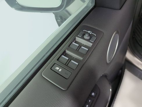 Certified 2025 Land Rover Discovery Dynamic SE image 12