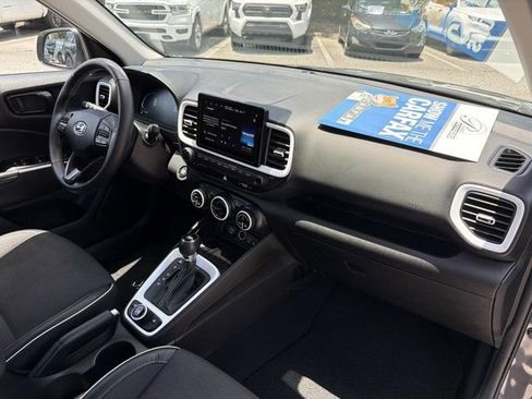 Used 2023 Hyundai Venue Limited w/ Cargo Package FWD image 17