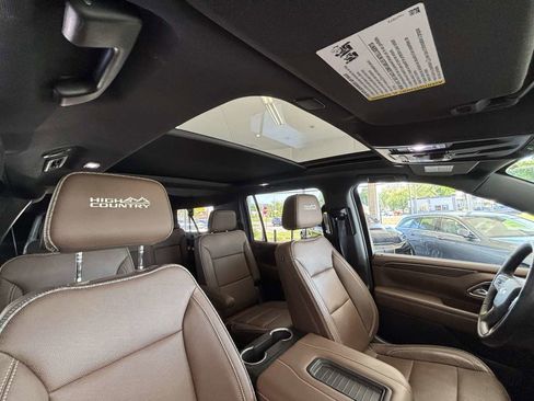 Used 2024 Chevrolet Suburban High Country AWD/4WD image 38