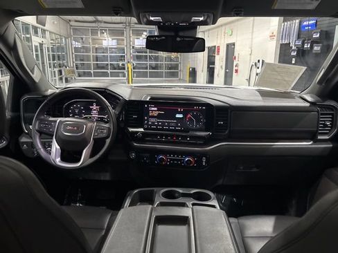 Used 2025 GMC Sierra 1500 SLT image 32