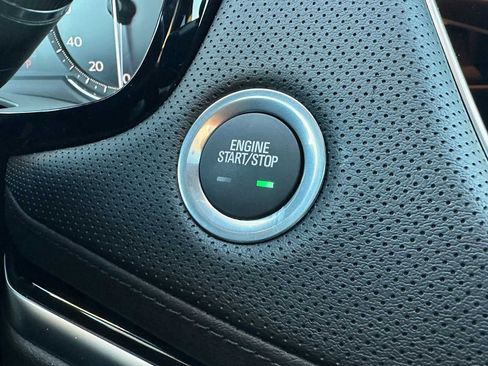 Used 2025 Cadillac XT6 Luxury image 38