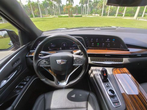 Used 2023 Cadillac Escalade ESV Luxury AWD/4WD image 27