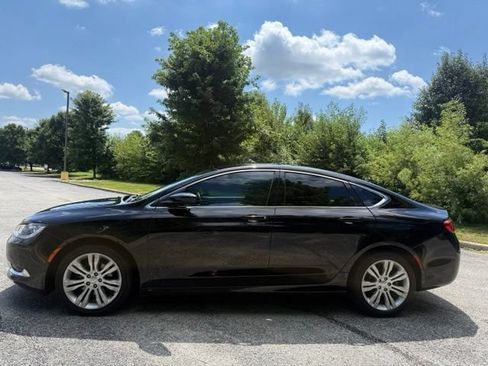 Used 2015 Chrysler 200 Limited w/ Convenience Group FWD image 7