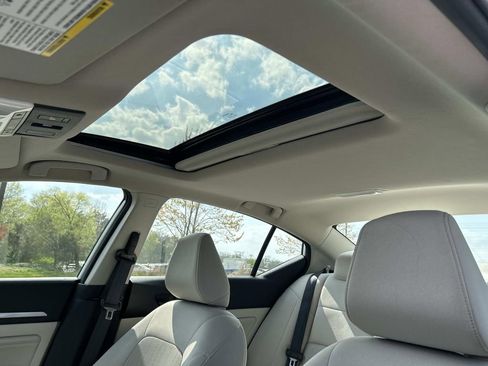 Used 2023 Nissan Altima 2.5 SV w/ SV Premium Package image 20