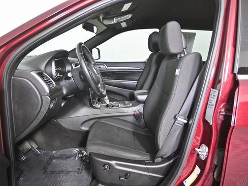 Used 2018 Jeep Grand Cherokee Laredo image 20