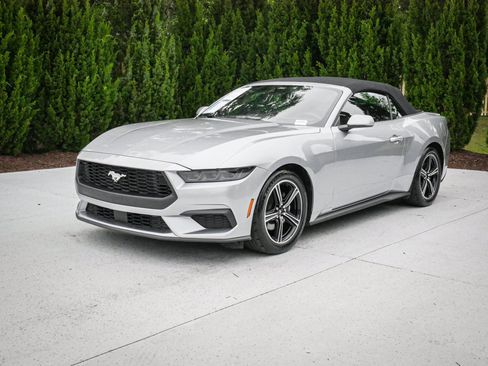 Used 2025 Ford Mustang Premium RWD image 5