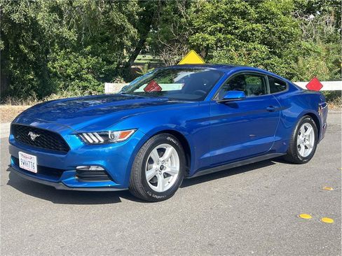 Used 2017 Ford Mustang Coupe RWD image 1