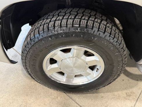 Used 2005 GMC Sierra 1500 SLE w/ Off-Road Package AWD/4WD image 14