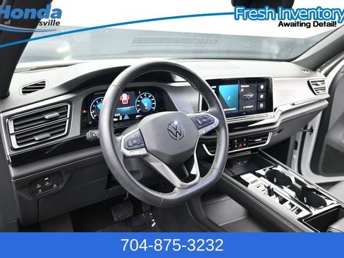 Used 2025 Volkswagen Atlas Cross Sport SE FWD image 23