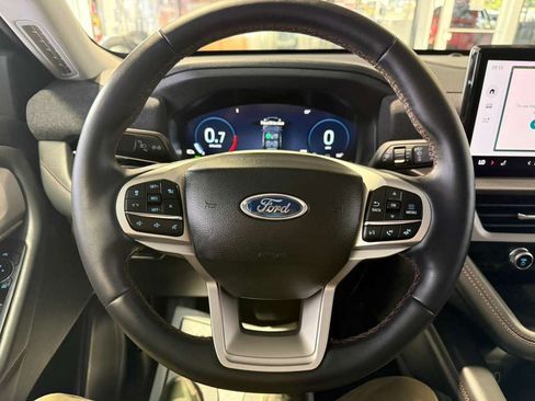 Used 2026 Ford Explorer Active RWD image 9
