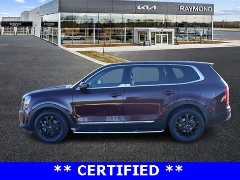 Certified 2022 Kia Telluride LX image 6