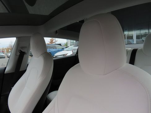 Used 2022 Tesla Model 3 Long Range image 23