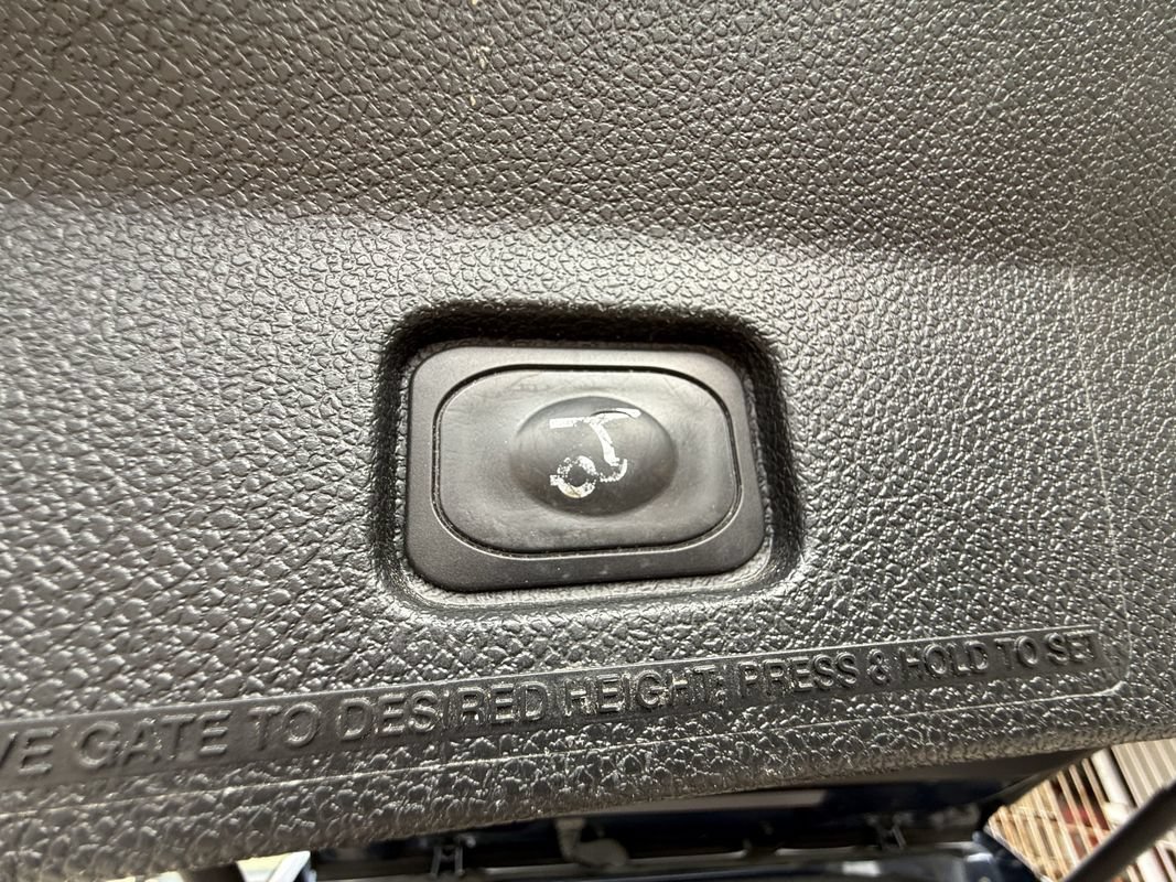 Used 2017 Ford Explorer Limited w/ Equipment Group 301A FWD image 21