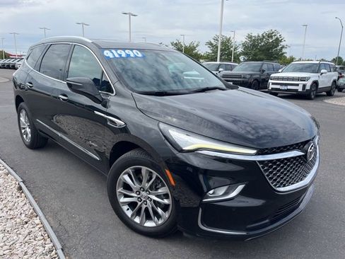 Used 2023 Buick Enclave Avenir image 7