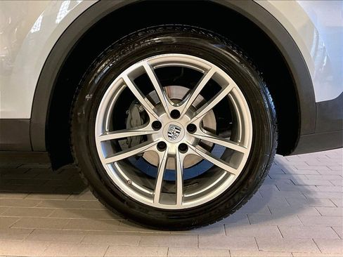 Certified 2022 Porsche Cayenne S image 14