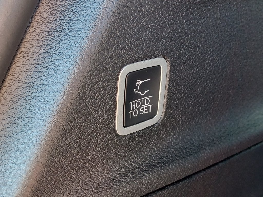 New 2027 Chrysler Pacifica Limited AWD/4WD image 30