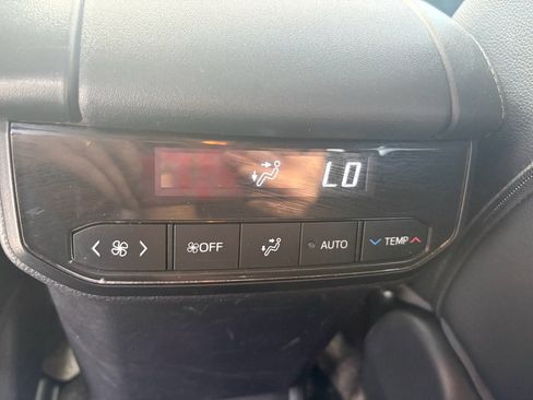 Used 2023 Toyota Highlander XLE image 25